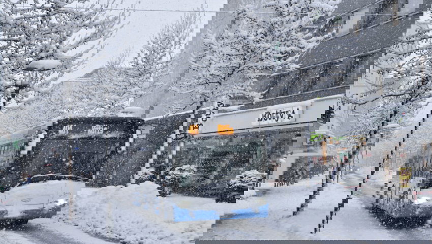  Verspätungen im öffentlichen Verkehr waren nicht zu vermeiden. 