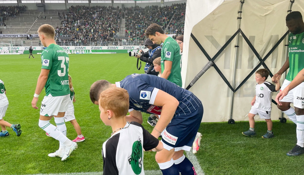 Pius Schäfler und der FC St.Gallen ermöglichten Kindern schon verschiedentlich, mit den Fussballern aufs Feld zu laufen. Nun kommen für einmal Kinder mit einer Behinderung zum Zug.