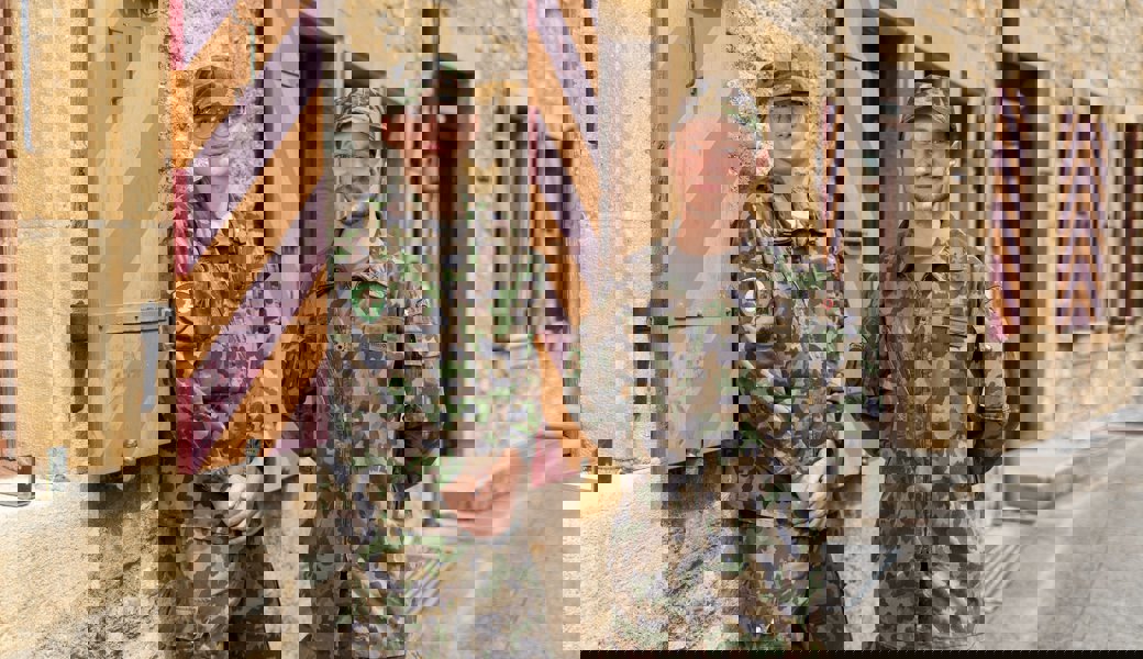 Thomas Ganière (links) und Samuel L. leben im Ausland und sind für die RS in die Schweiz gekommen. 