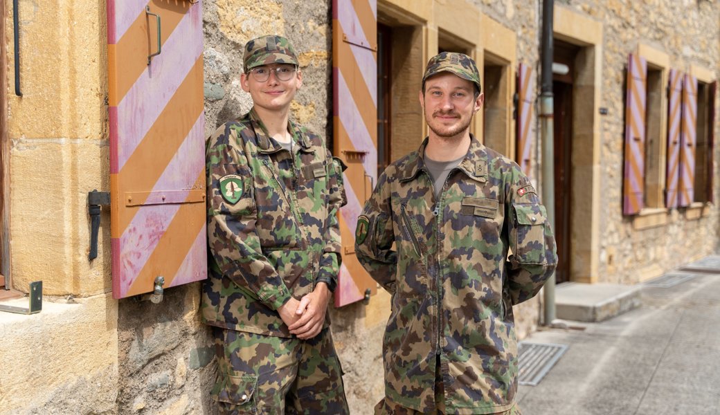 Grenzgänger im Tarnanzug: Warum diese Auslandschweizer freiwillig die RS machen Grenzgänger im Tarnanzug: Warum diese Auslandschweizer freiwillig die RS machen