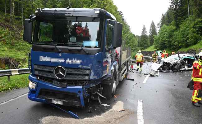 Schwerer Unfall auf Wildhauserstrasse: Autofahrerin verletzt ins Spital geflogen