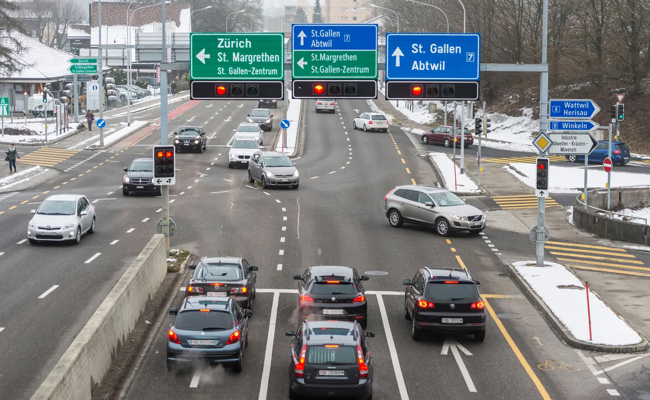 Pendlerinnen und Pendler sollen in St. Gallen bis zu 8000 Franken von den Steuern abziehen können