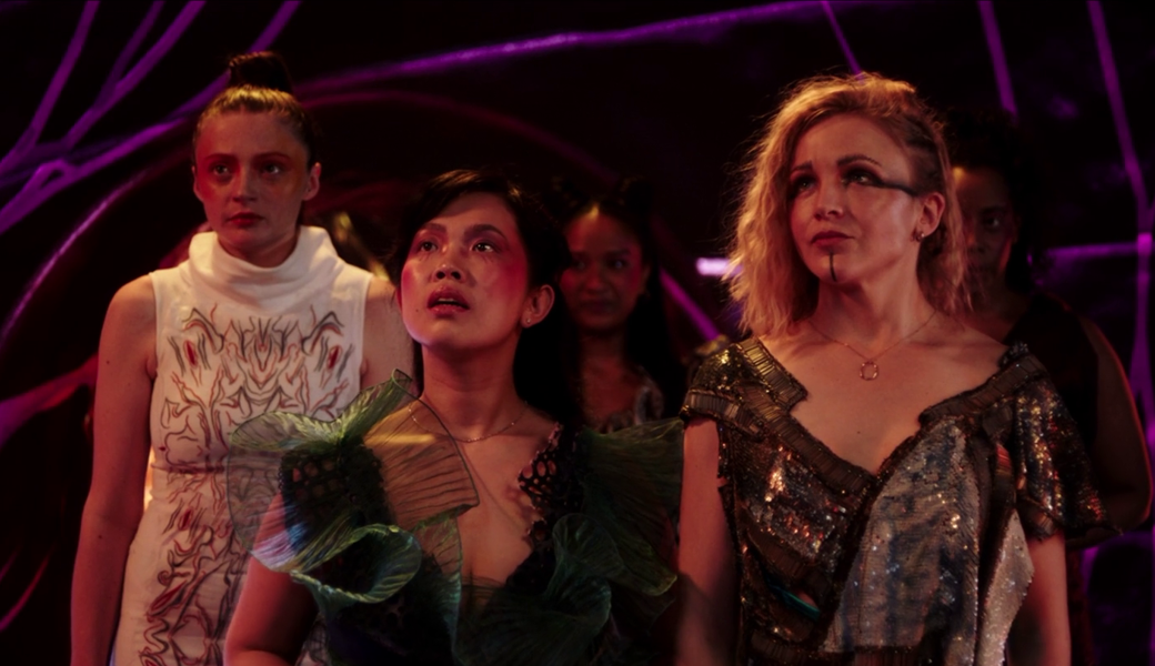 Die Hauptdarstellerinnen von «The Draft», Eve Cong (mitte) und Anke Sabrina Beermann (rechts) während der Fernsehlotterie.