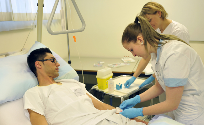 Den Beruf rasch attraktiver machen: «Die Pflege ist systemrelevant»