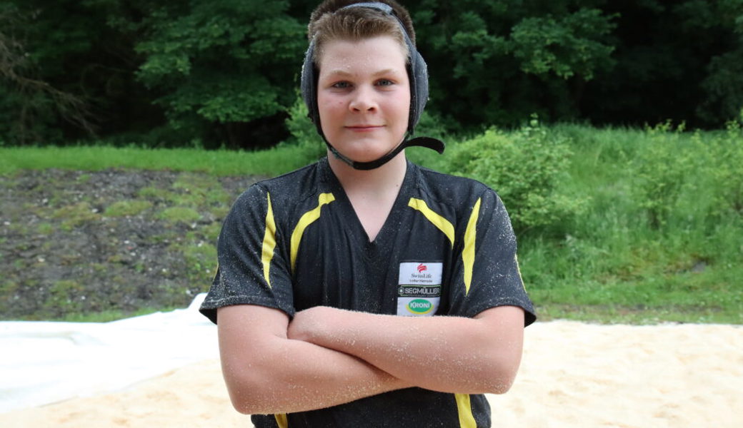  Sieg in Urnäsch: Johannes Eggenberger (Grabserberg) bezwang seinen Vereinskollegen Daniel Gasenzer, ebenfalls Grabserberg, nach nur 15 Sekunden Kampf. 