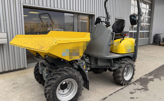 Kinder entwenden Dumper und beschädigen mehrere Fahrzeuge