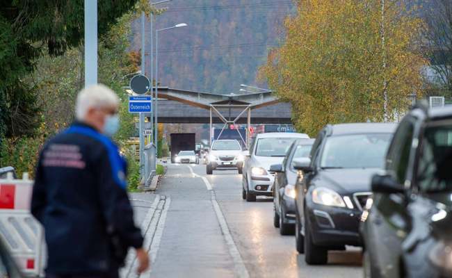 Österreich verschärft seine Coronabestimmungen: Was man vor dem Grenzübertritt wissen muss