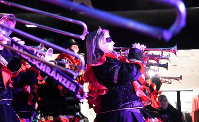 Guggenmusiken sorgten beim Monsterkonzert in der Gass für Stimmung