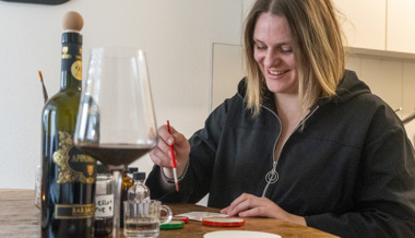 Wein als Kunstform: Malen mit Pinsel und Merlot