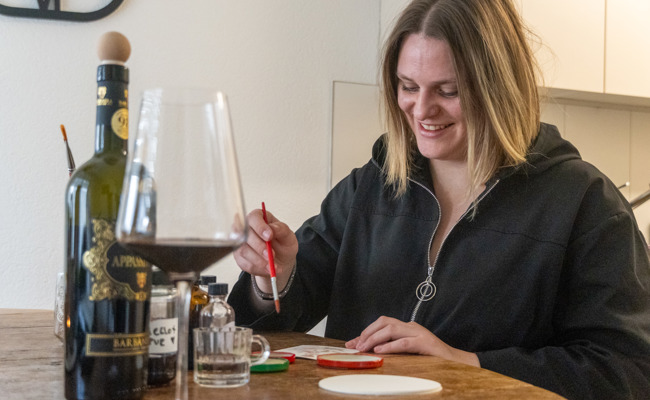 Wein als Kunstform: Malen mit Pinsel und Merlot