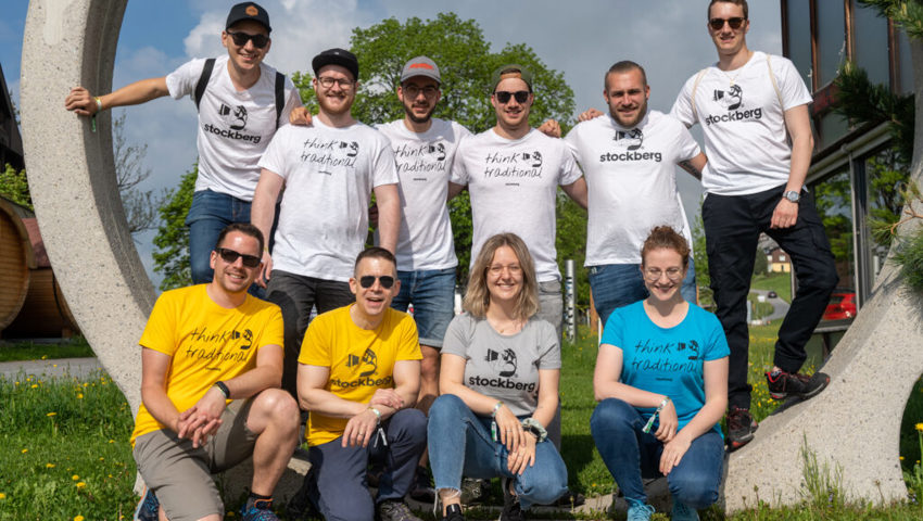  Gute Laune bei den Helferinnen und Helfern des Bierwandertages in Wildhaus.