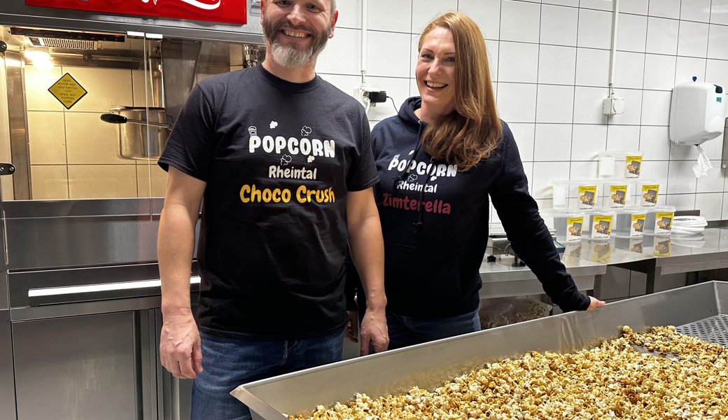Eine ploppende Leidenschaft: «Choco Crush» Ron und «Zimterella» Michaela Hommel-Seeholzer stellen eigenes Popcorn her.