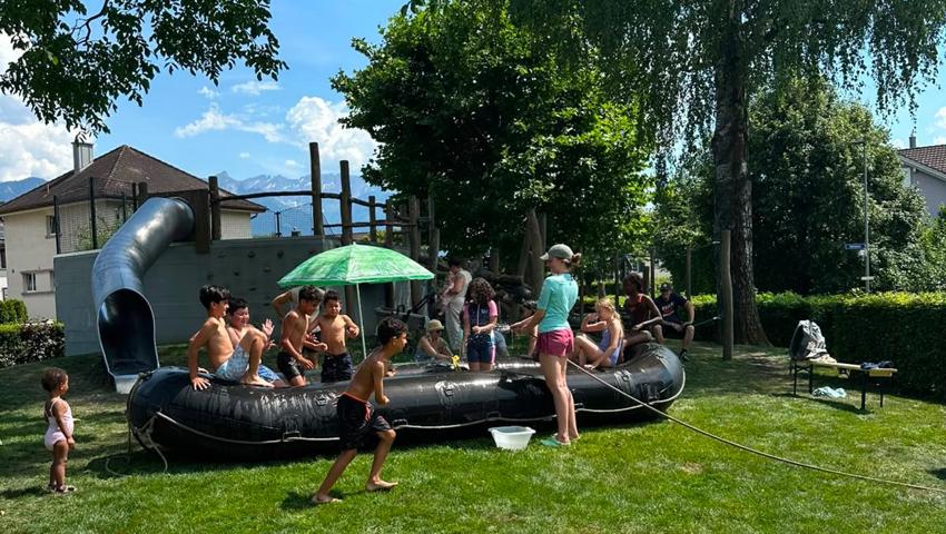 Ein Boot der Pontoniere wurde zum Pool.