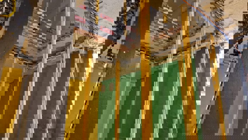  Der Lift führt durchgehend vom Keller bis ins oberste Geschoss. 