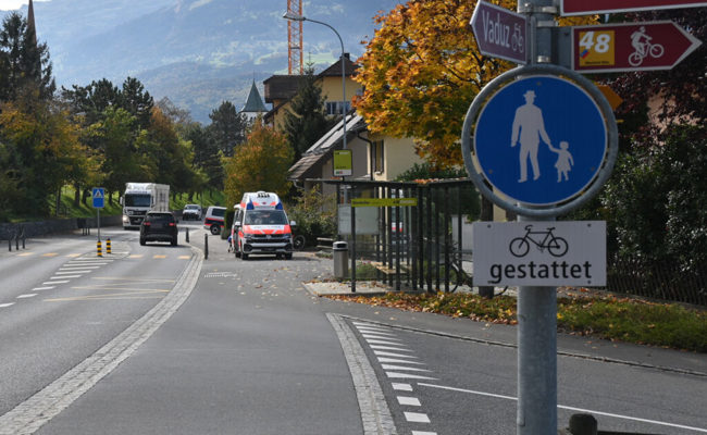 Selbstunfall: E-Bike-Fahrerin hat sich bei Sturz in Schaan am linken Handgelenk verletzt