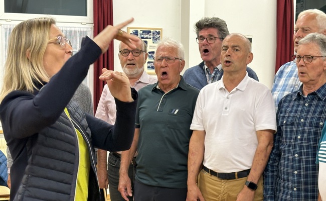 Dirigentenwechsel beim Sängerbund – eine Frau übernimmt die Männertruppe