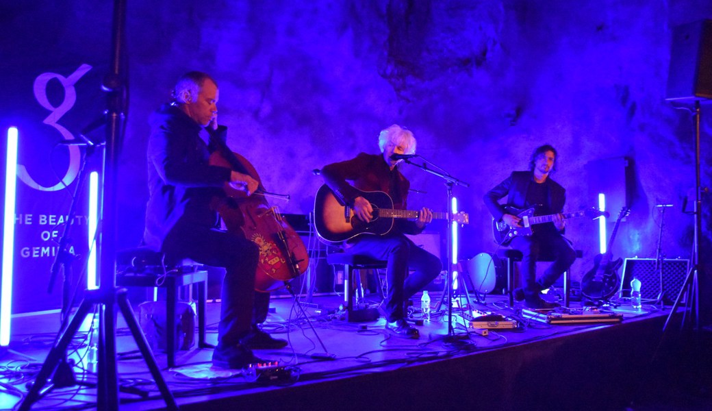  Ein Teil von The Beauty of Gemina an einem Konzert im Gonzen-Bergwerk in Sargans: (von links) Raphael Zweifel, Michael Sele und Ariel Rossi. 