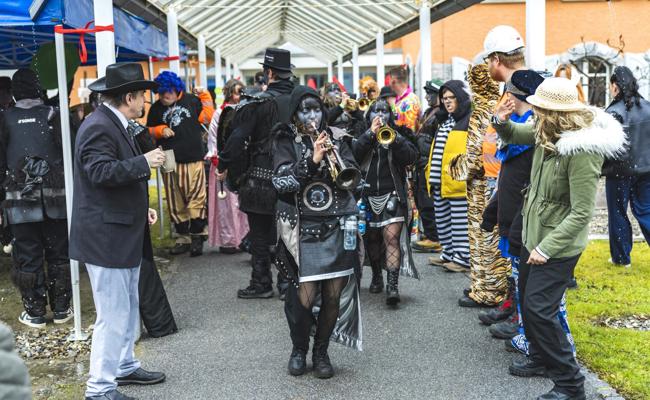 Laute Klänge und fröhliche Gesichter im Lukashaus