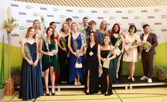 Abschlussfeier der starken Stützen der Gesellschaft