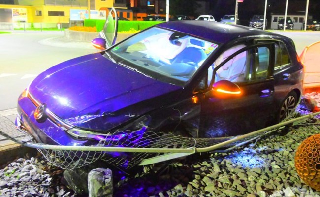 Alkoholisierter Fahrer rammte in Triesen eine Betonmauer und einen Metallzaun