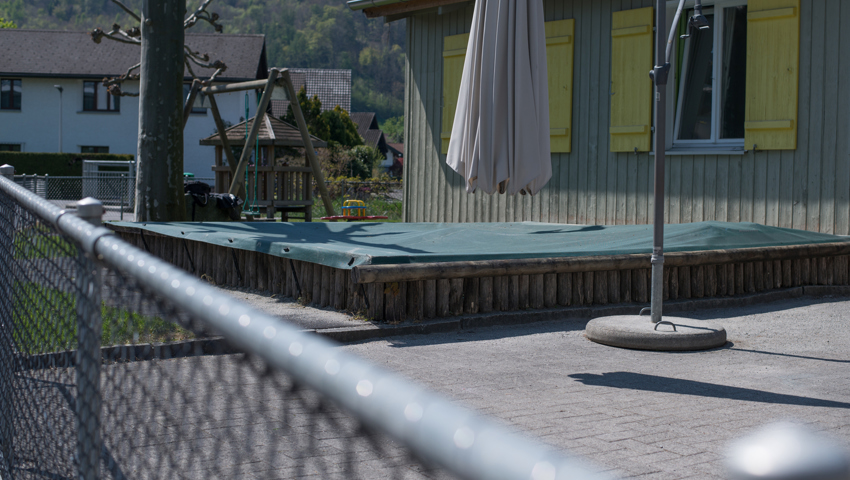  Um den Sandkasten herum sind besonders kleine Kinder gefährdet. Bild Lukas: Hohmeister