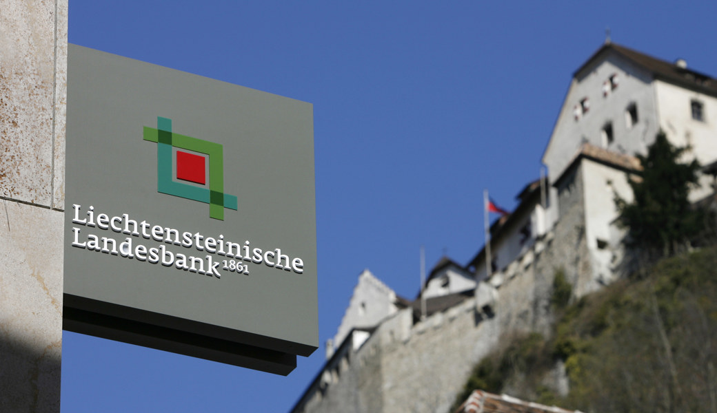 Im Jahr 1999 begann der Verurteilte bei der Liechtensteinischen Landesbank zu arbeiten. Ab 2001 zwackte er das erste Mal Geld von dem Konto eines Kunden ab.