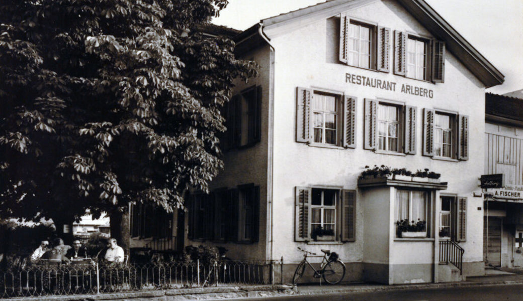  Unmittelbar beim Bahnhof Buchs stand einst das Restaurant Arlberg. Bilder: Archiv Hansruedi Rohrer