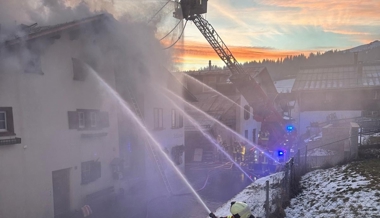 Hausbrand mitten in Flims