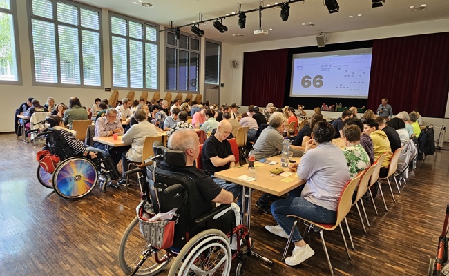 Traditioneller Lottomatch für Menschen mit Handicap