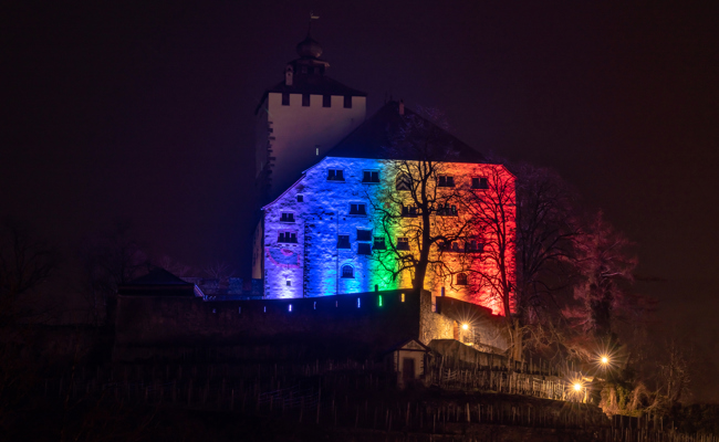 Unterkünfte für Flüchtlinge gesucht: Die Bevölkerung zeigt Farbe und Solidarität