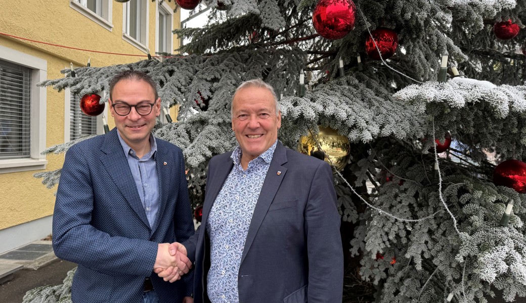 Manuel Schöb (links) und Fredy Schöb bei der Amtsübergabe.