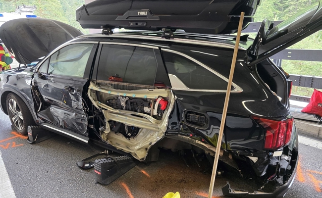 Heftige Streifkollision im Viamala-Tunnel führte zu langem Stau