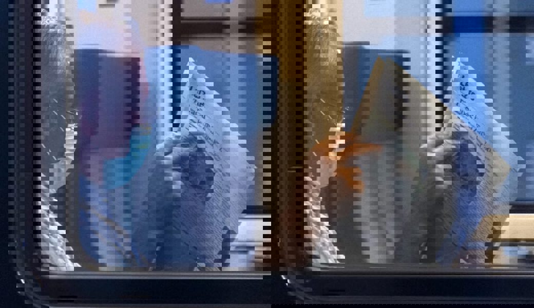  Fast zweieinhalb Jahre war in Schweizer Zügen eine Maske zu tragen. Wer sich sträubte, konnte gebüsst werden. 