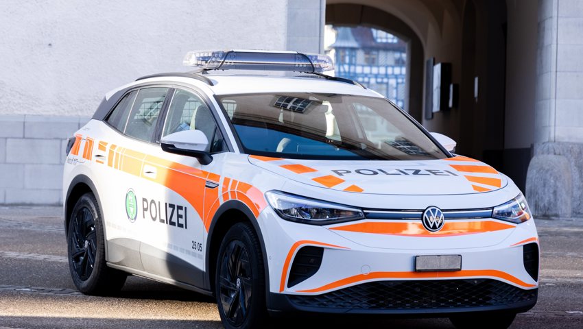 Eines der neun Postenfahrzeuge vom Typ Volkswagen ID.4 GTX Pro Performance.