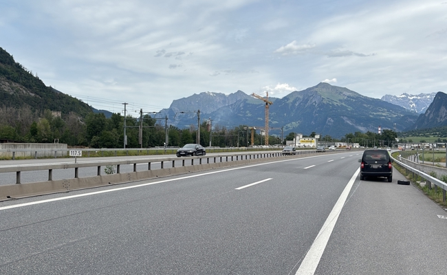 Rad macht sich selbstständig und kollidiert mit Autos