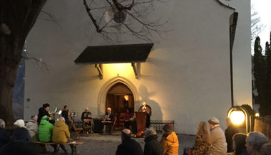 Die Christbaumfeier in Gretschins fand vor anstatt in der Kirche statt