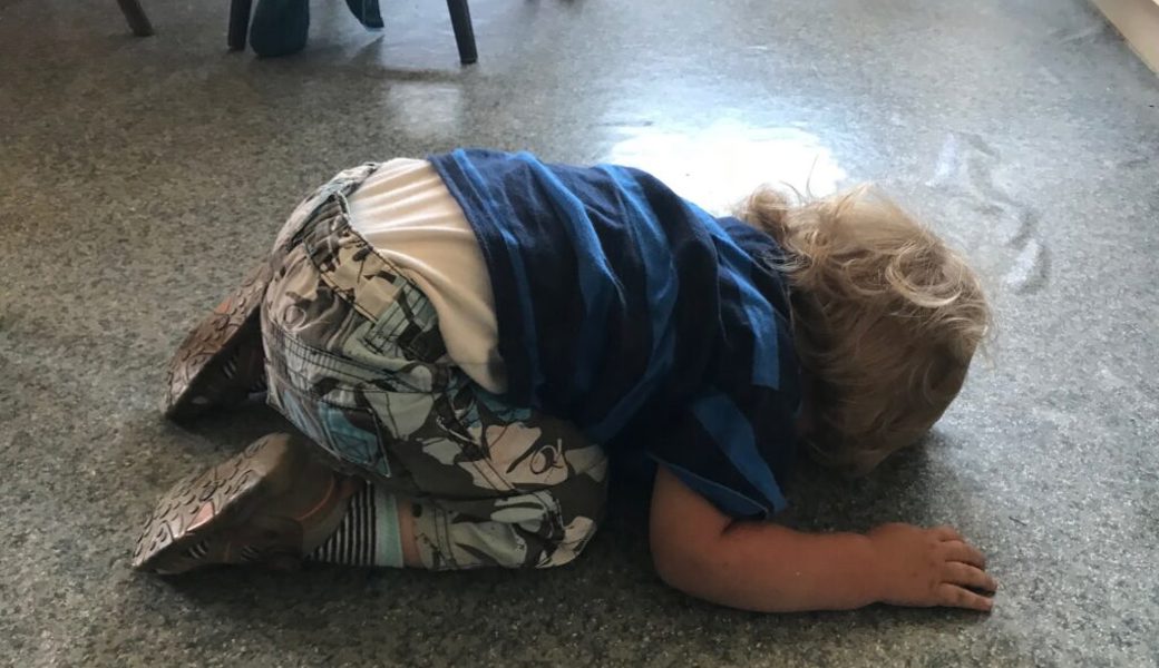  Julian hat die Trotzanfällen schon vor den ersten Worten entdeckt. 