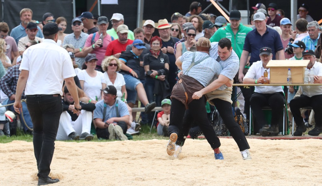Kjetil Fausch (rechts) bodigte am 109. St. Galler Kantonalschwingfest vier seiner sechs Gegner.