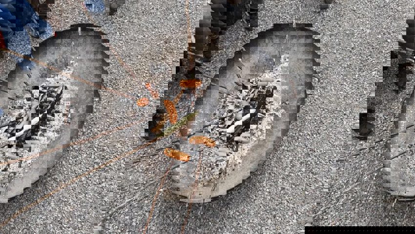  Brötle beim Campfire. 