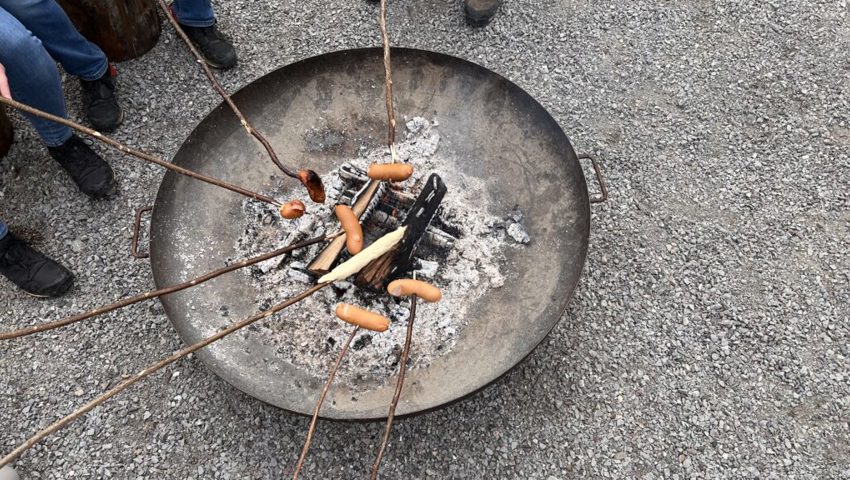  Brötle beim Campfire. 