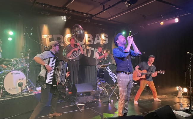 Gelungener Tourstart von Troubas Kater im Fabriggli