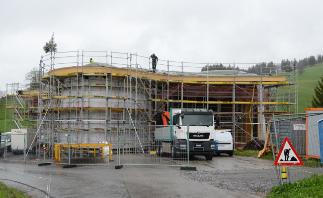 70'000 Schindeln für die Klanghaus-Fassade