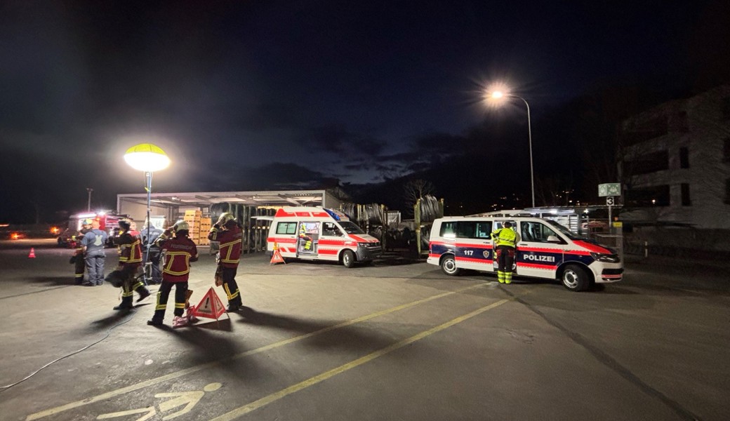 Feuerwehr und Rettungsdienst standen im Einsatz: Gasaustritt in einem Industriebetrieb.