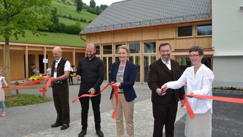 22. Mai: In Alt St. Johann wird die Einweihung des Kirchgemeindehauses der Evangelisch-reformierten Kirchgemeinde Wildhaus- Alt St. Johann gebührend gefeiert. 22. Mai: In Alt St. Johann wird die Einweihung des Kirchgemeindehauses der Evangelisch-reformierten Kirchgemeinde Wildhaus- Alt St. Johann gebührend gefeiert.