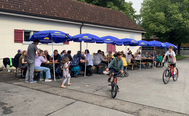 Genuss und Geselligkeit beim Familienfrühstück des Einwohnervereins