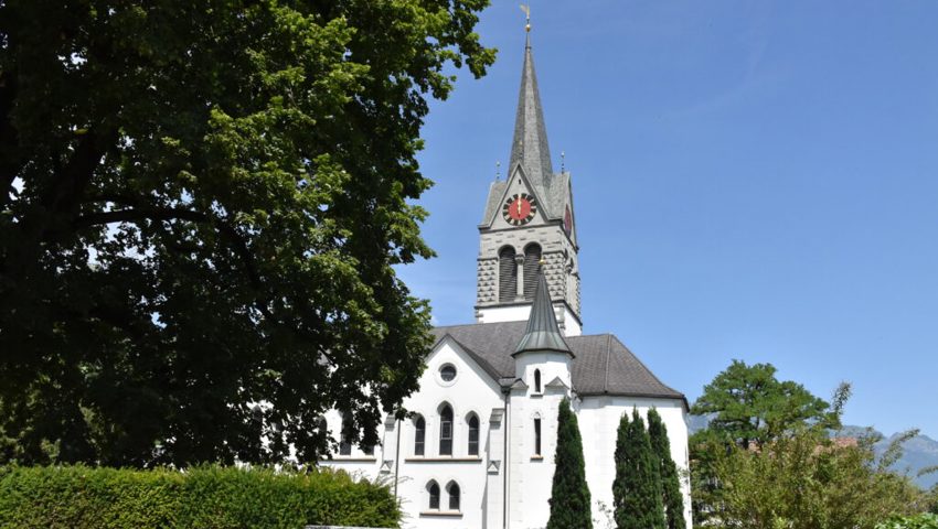  Während der Justierung zeigte die Kirche durchgehend 12 Uhr an. 