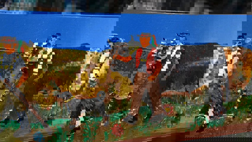  Bei genauem Hinsehen lassen sich bei den Figuren des Alpaufzugs zahlreiche Details erkennen.