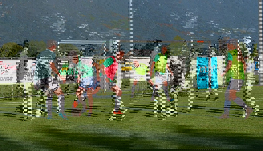  Erst Fussball, dann die Party – so das Motto am Freitag des 46. Dorfturniers des FC Grabs. 