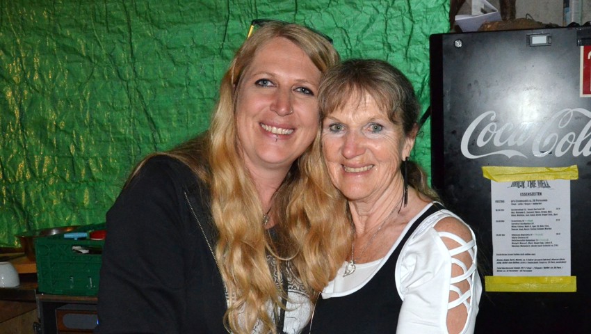 Hauptorganisatorin und Gründerin des «Rock the Hell», Sonja Näf, und ihre Mutter Hedy.