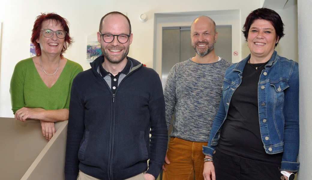 Mit Rat und Tat im Berufsalltag motiviert unterwegs: Die Sozialzeitengagierten Karin Peter, Christian Wermelinger und Barbara Dürr. Vorne links Markus Hofmänner, Teamleiter Hilfe und Betreuung sowie Mitglied der Stellenleitung bei Pro Senectute.